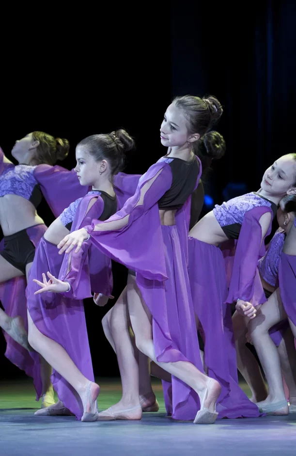 Bailarinas em apresentação de dança do Conservatório Regional de Setúbal