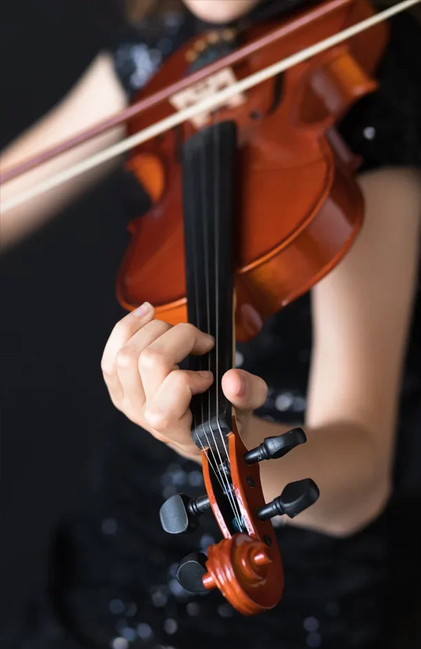 Violino, instrumento de aprendizagem musical, usado em aulas de música no Conservatório Regional de Setúbal